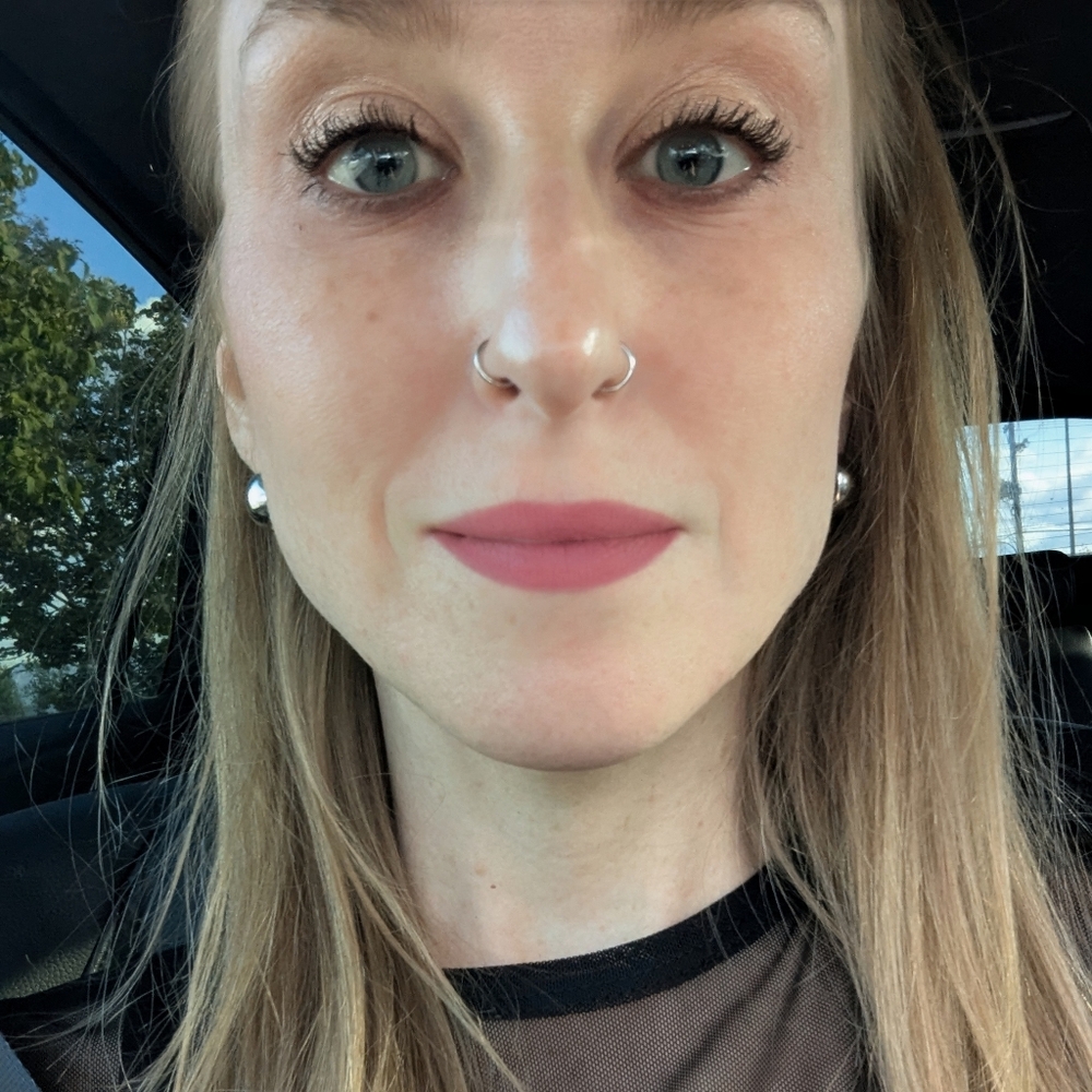 Meet your Posher, Nicole